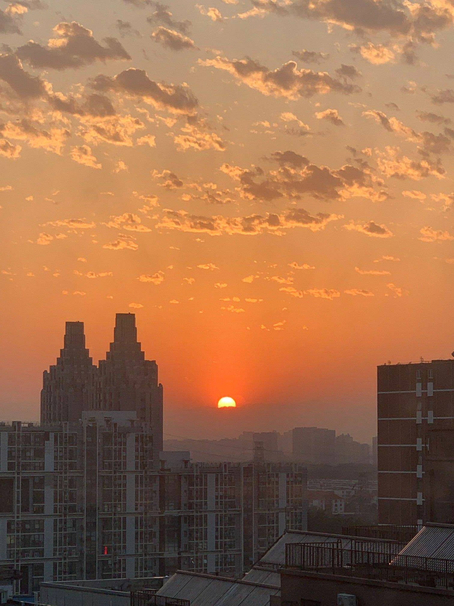 在家看夕阳 美翻了！